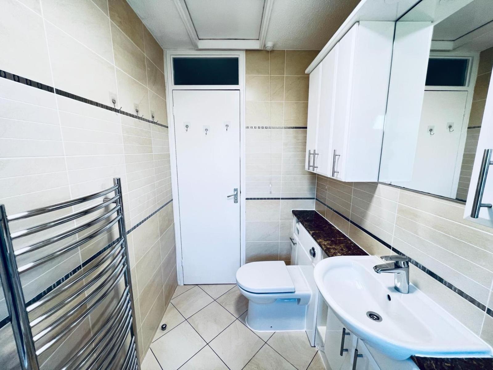 Rooms In Stylish House Milton Keynes Exterior photo